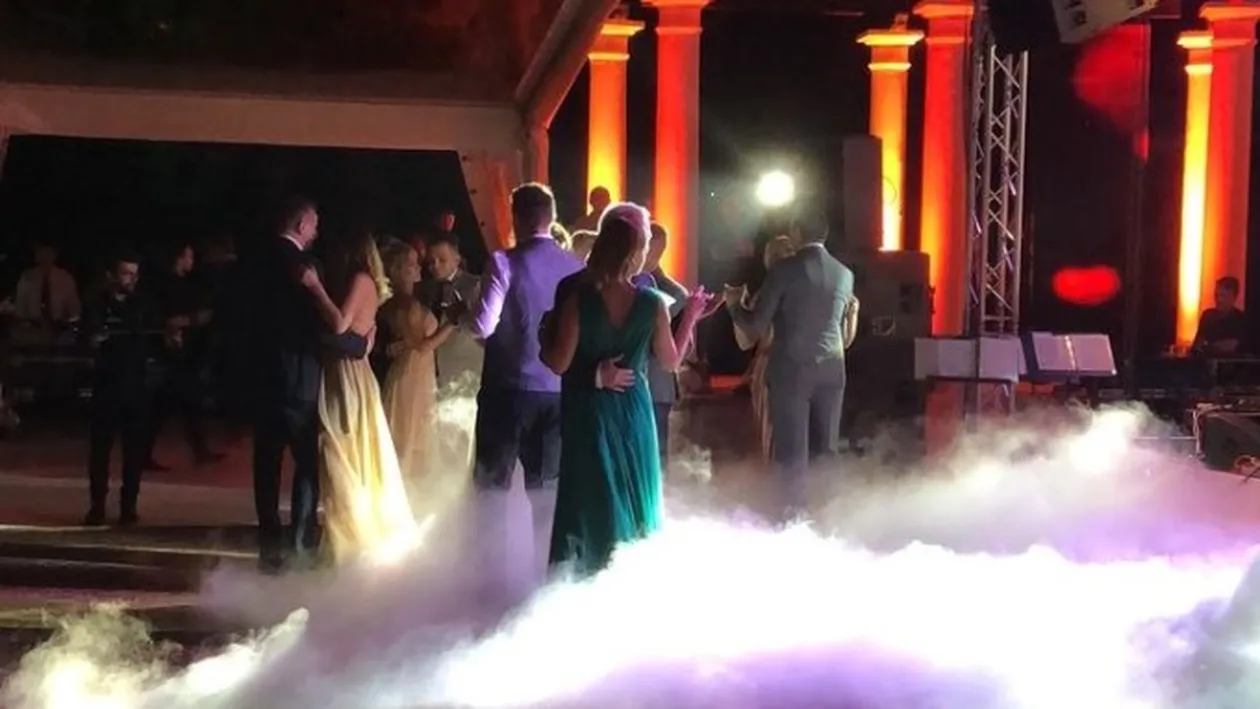 Ce melodie au ales fiul și nora lui Liviu Dragnea pentru dansul mirilor