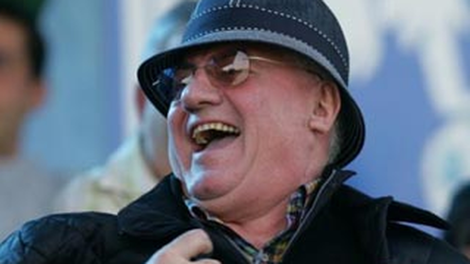 Dumitru Dragomir incurajeaza gesturile lui "Nila" si Gabi Matei: "Daca asa se excita ei! Acum trebuie sa o dezbracam pe Cruduta sa vedem pe unde e arsa!"