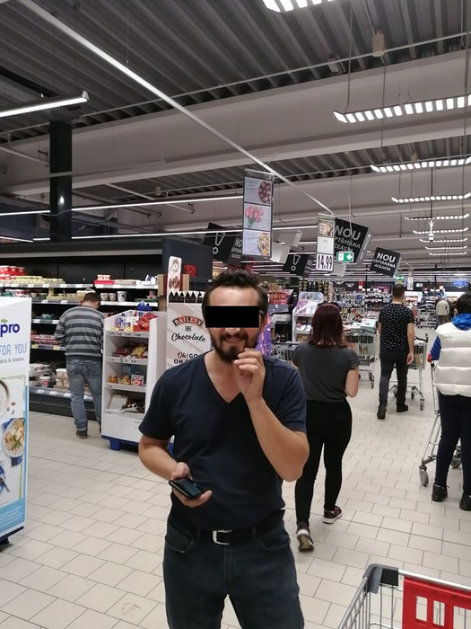 El este bărbatul care a terorizat bucureştenii dintr-un supermarket: “Şi-a aruncat ghearele spre gâtlejele paznicilor şi…”