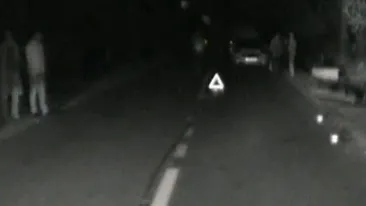 VIDEO Un batran a fost ucis de trei baieti care se plimbau cu scuterul!