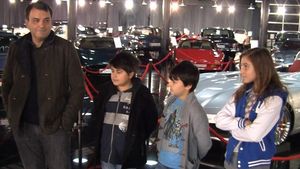 Ce-i frumos le place si lui Mandruta si juniorilor lui! Cum au comentat piesele din colectia lui Tiriac de bijuterii pe patru roti