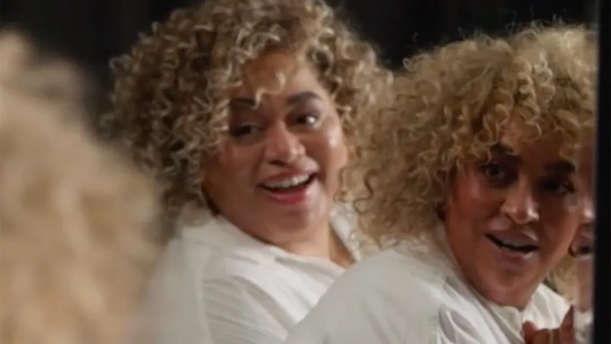 Aceste două femei s-au văzut pentru prima dată și au realizat că sunt identice. Și asta nu e tot! Ce au aflat, după ce au stat de vorbă