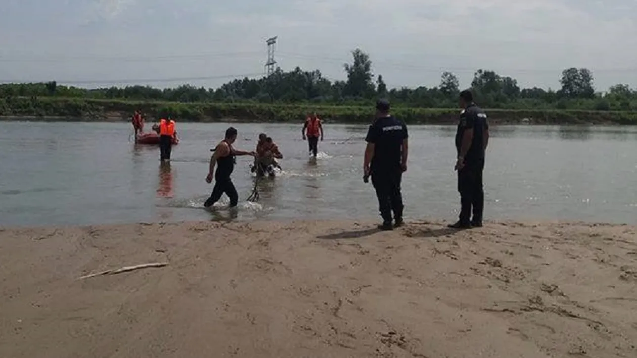Familia copiilor înecați în Jiu, prea săracă să-i înmormânteze