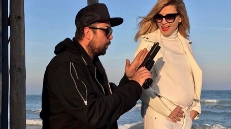 Soţia lui Tudor de la ”Fly Project”, în depresie după ce a născut: ”El a ţinut-o pe Ilinca în braţe fix de două ori şi nu mai mult de un minut”
