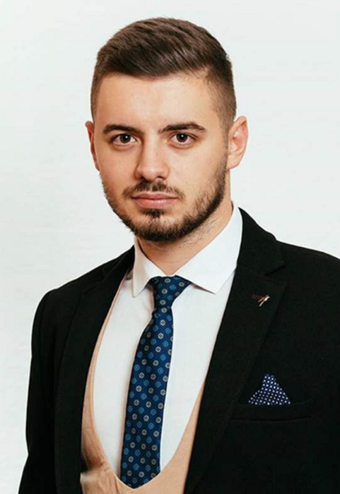 Tragedie în lumea muzicii! Cosmin Voidezan, un cunoscut DJ din Târgu Mureș, a murit într-un grav accident rutier