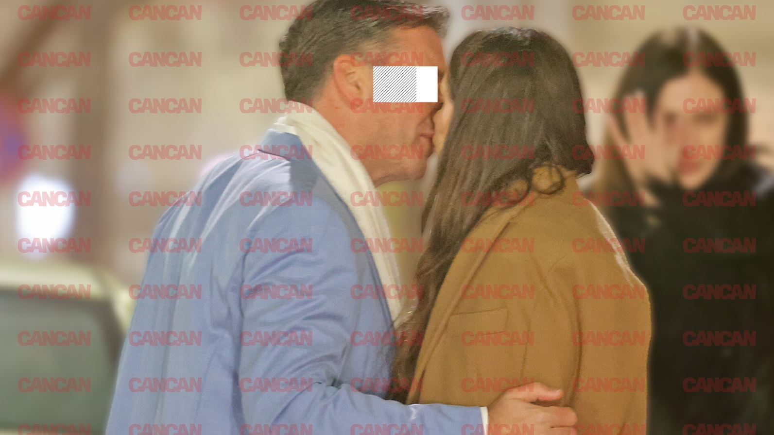 Eva Zaharescu l-a sărutat cu foc pe gentlemanul misterios. Seară intensă la Loft pentru fiica Andreei Berecleanu