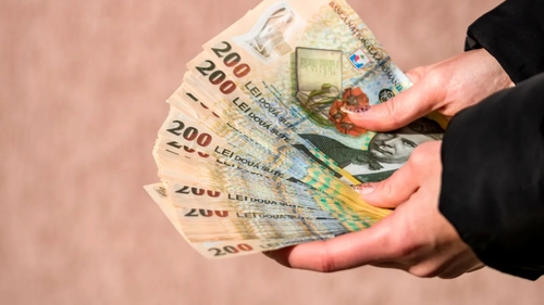 Cum sunt păcăliți oamenii cu „metoda porumbelul”. Un bărbat a fost păgubit cu 52.000 de lei