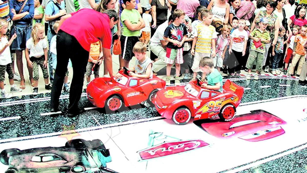 Zeci de copii s-au bucurat de intalnirea cu eroii din Cars! Fulger Mcqueen, la Sibiu!