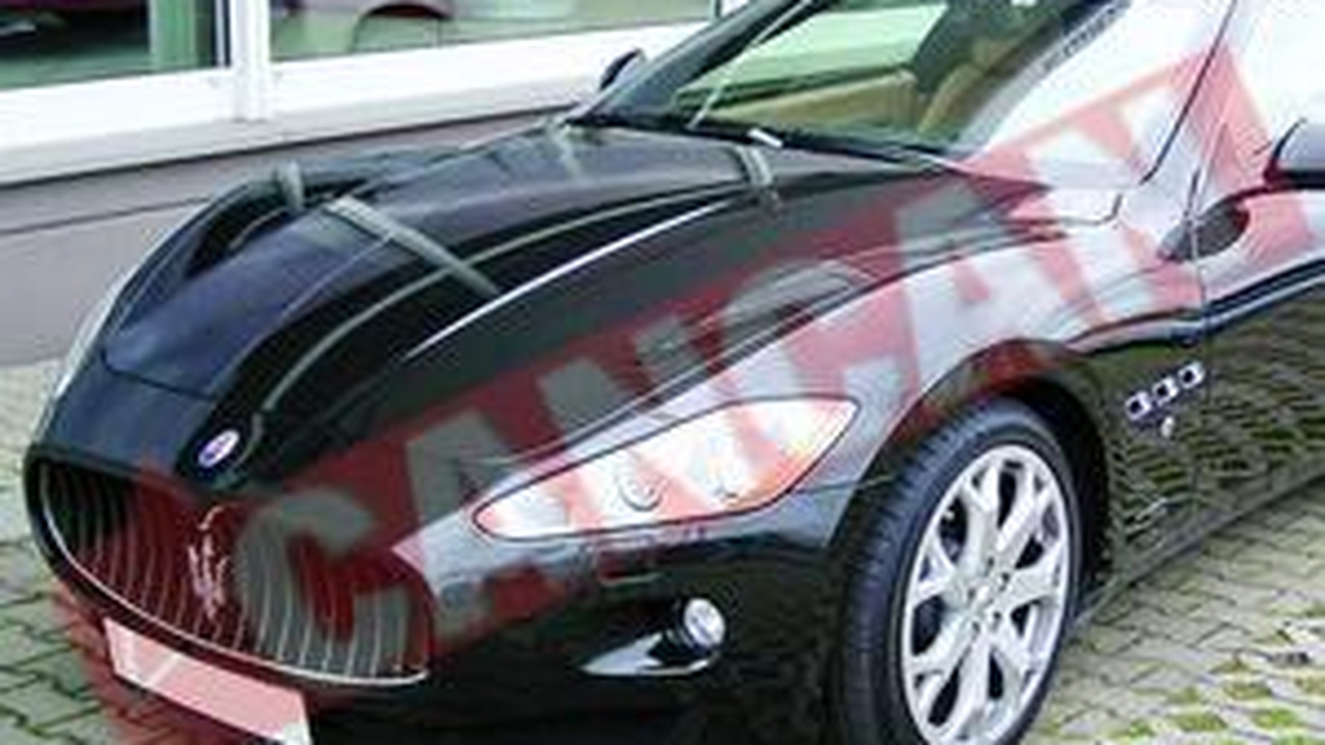 Maserati-ul unui notar, ascuns in curtea clanului Belgienilor