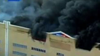 VIDEO Un incendiu devastator a cuprins mai multe ateliere din capitala Braziliei!