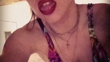 Lady Gaga s-a ras în cap şi are un nou tatuaj făcut în cinstea oraşului Rio de Janeiro! Îţi place sau nu?