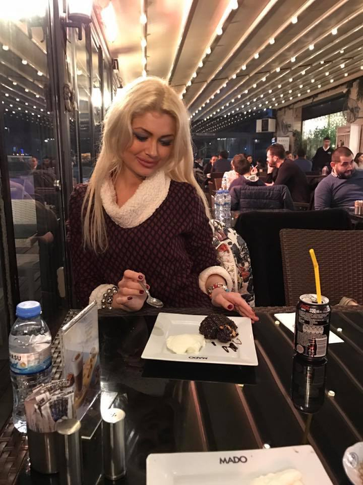 Ex-anorexica Flavia s-a transformat într-o adevărată mâncăcioasă