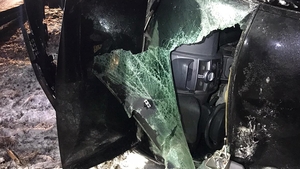 Șoferul unui TIR a provocat un grav accident în Cluj-Napoca! În urma impactului, mașina condusă de o femeie s-a răsturnat