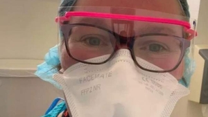 O asistentă stă departe de copiii ei pentru a lupta împotriva coronavirusului: ”Nu ne-am ierta dacă...”