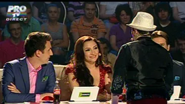 A imprumutat verigheta Andrei si a vrut sa o faca sa dispara! Vezi ce a facut cu bijuteria magicianul de la Romanii au talent care a facut-o pe Andra sa exclame Nu cred asa ceva!