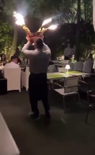 Abi Talent a comandat pentru Selly și prietenii lui o frapieră doldora de șampanii scumpe