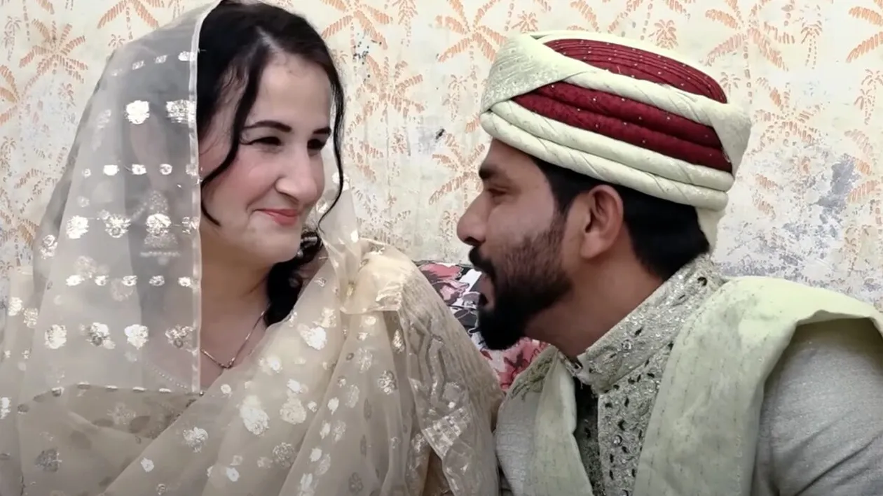 În iulie, o româncă de 50 de ani s-a cuplat pe Facebook cu un pakistanez care i-a spus că e de profesie na’at khawan. Ireal ce s-a întâmplat acum, când s-au întâlnit prima dată
