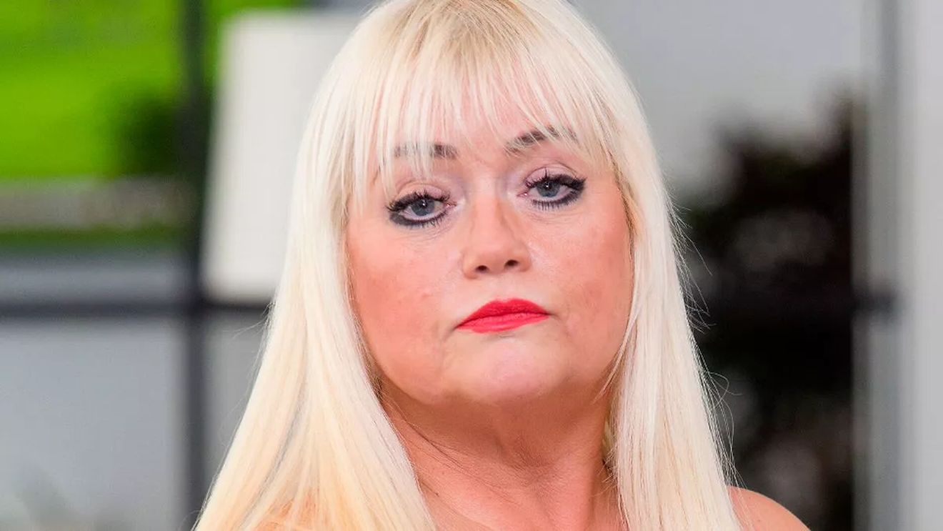 Tracey trăiește cu frică de mai bine de 30 de ani.La fiecare doi ani, femeie primește un telefon sfâșietor