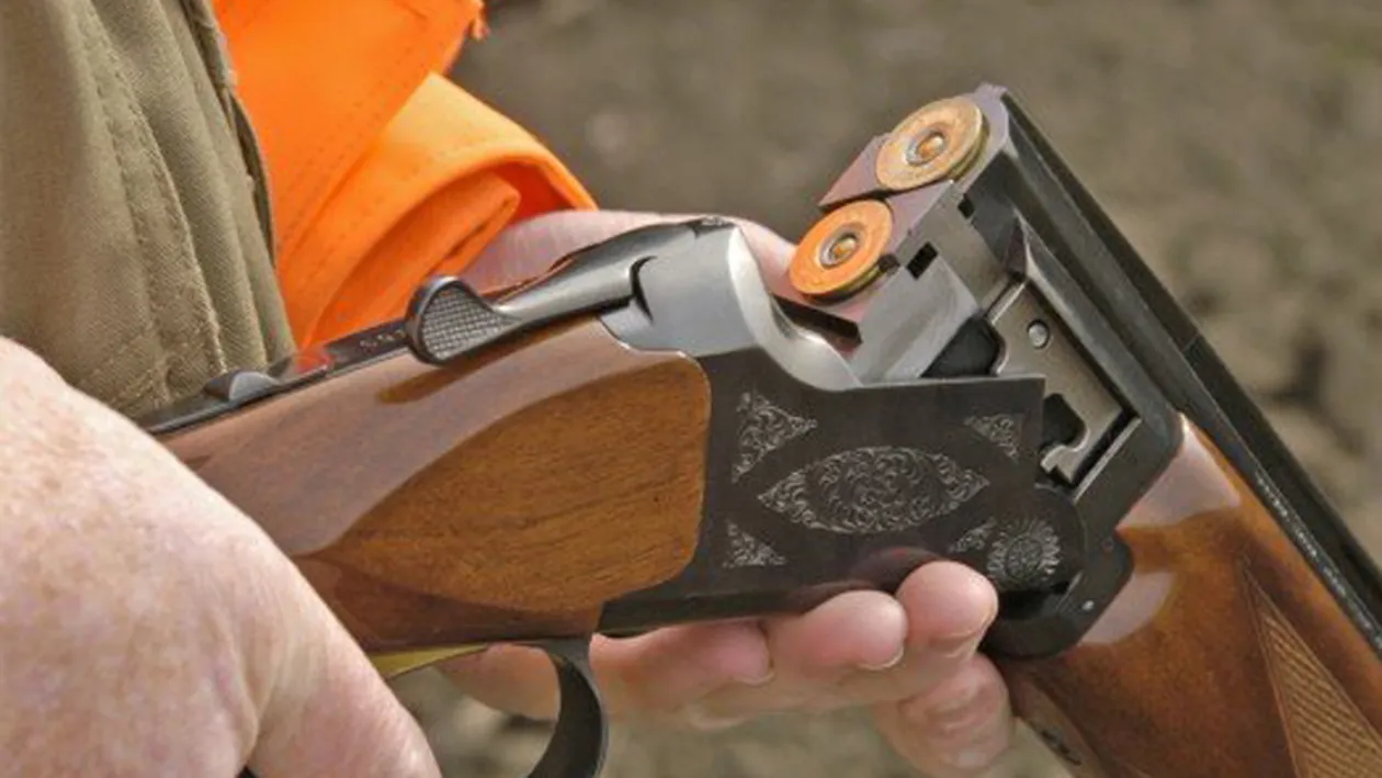 Un bărbat din Dâmbovița a fost preluat de elicopterul SMURD după ce s-a împușcat accidental cu arma de vânătoare