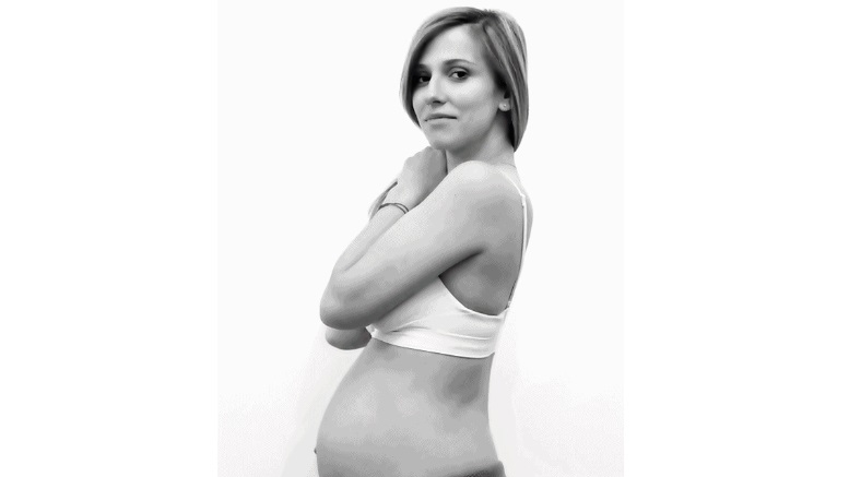 Dana Rogoz şi-a etalat burta de gravidă! Vedeta a făcut anunţul, iar prietenii au felicitat-o imediat