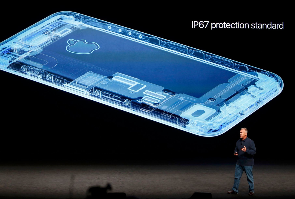 Aşteptarea a luat sfârşit! Cum arată iPhone 7 şi ce accesorii futuristice are!