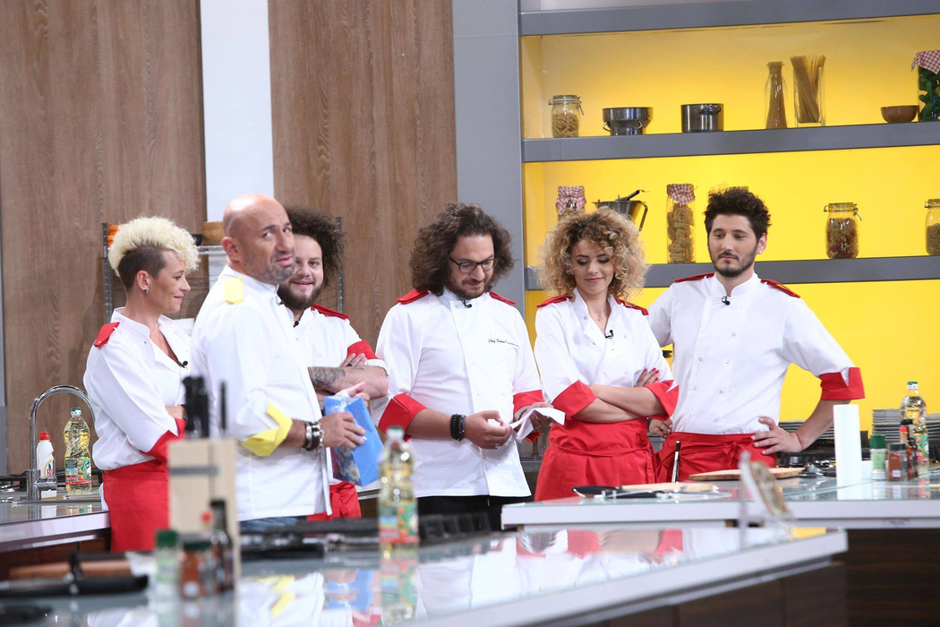 Momente tensionate la Antena 1! Urlete şi îmbrânceli între Dumitrescu şi Scărlătescu la “Chefi la cuţite”