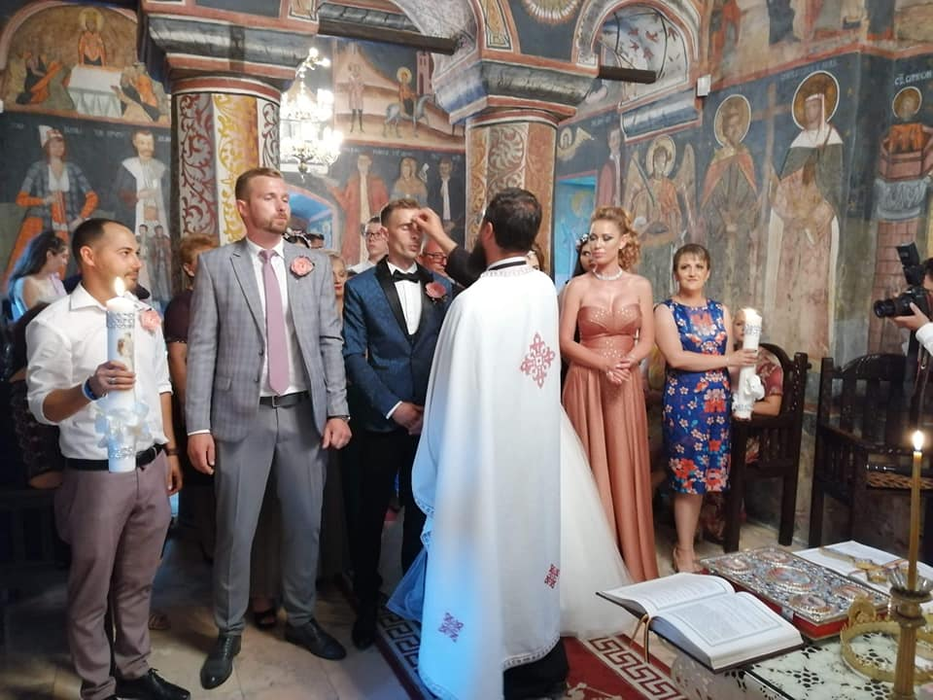 Sora Biancăi Drăgușanu, din nou în fața altarului! Oana a eclipsat-o cu ținuta ei pe mireasa care a avut o rochie stil prințesă