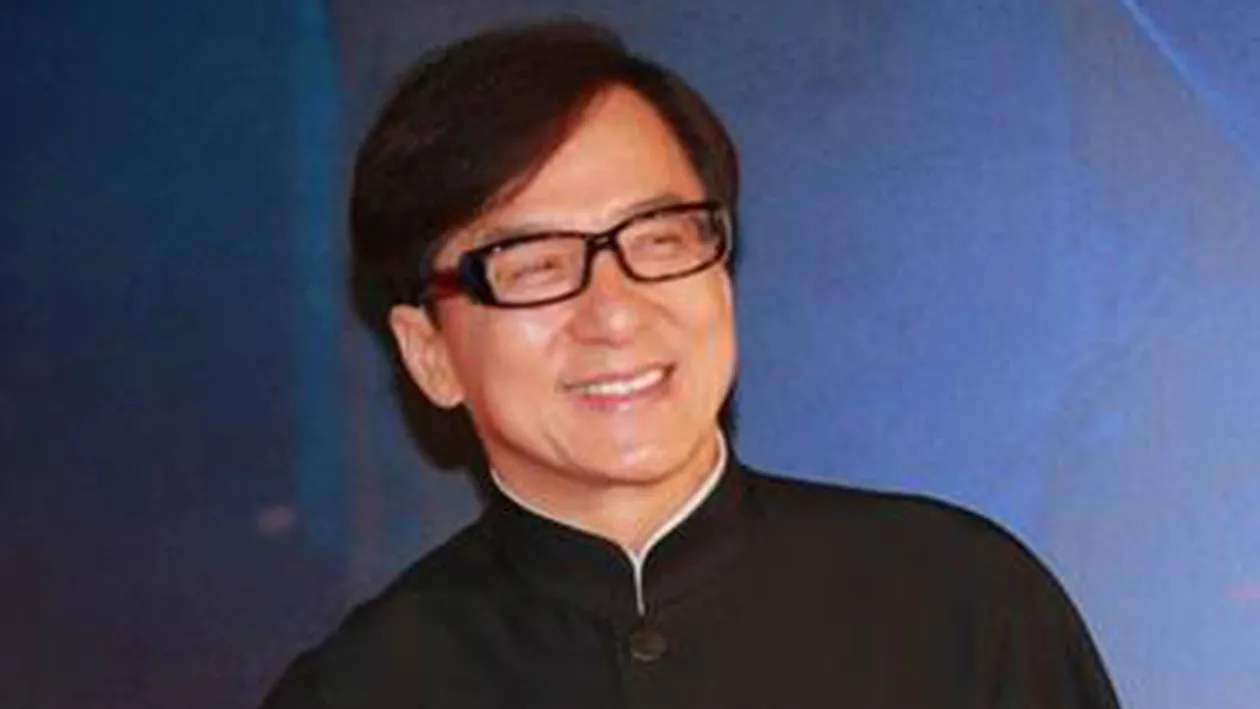 Jackie Chan a ajuns in Romania! Actorul a aterizat pe aeroportul din Baneasa