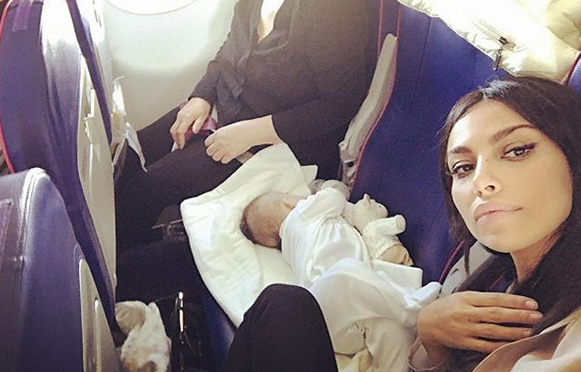 Mădălina Ghenea şi fiica ei au părăsit ţara