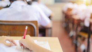 Ce a răspuns un elev din Vaslui după ce a dat azi proba la Limba și Literatura Română, de la Evaluarea Națională. „Dacă iau mai mult de 6,50 dau petrecere”