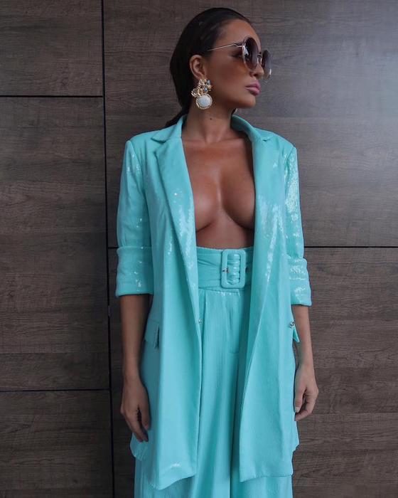 Claudia Iosif, într-o rochie transparentă și fără lenjerie intimă în piscina iubitului ei, Dorian Popa! Imaginea care “a încins” Instagramul
