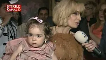 VIDEO La nici doi ani, fetita Danielei Gyorfi va incepe sa invete limba engleza!