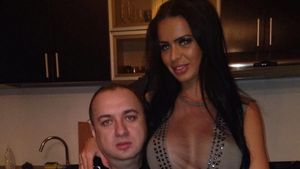 Mama lui Leo de la Strehaia, foc si para pe Renata! "Sa-l lase, e casatorit si are copii!"