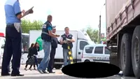 Un şofer de TIR a lovit o femeie şi a mers cu cadavrul agăţat de maşină până când a fost oprit de Poliţie! Ce a spus tiristul