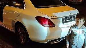 El este puștiul de 5 ani care a primit un Mercedes de 30.000 de euro de la ”locotenentul” lui Putin