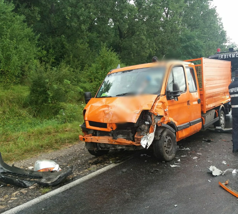 Doi oameni au fost răniți grav în urma impactului de pe DN 72A