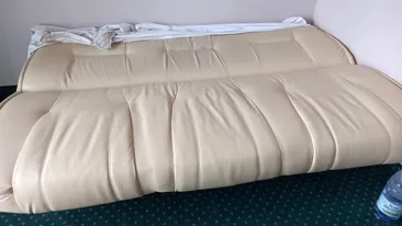 Scandalos cum arată o cameră de 4 persoane, într-un hotel de 3 stele din Băile 1 Mai! Imagini realizate de o turistă oripilată