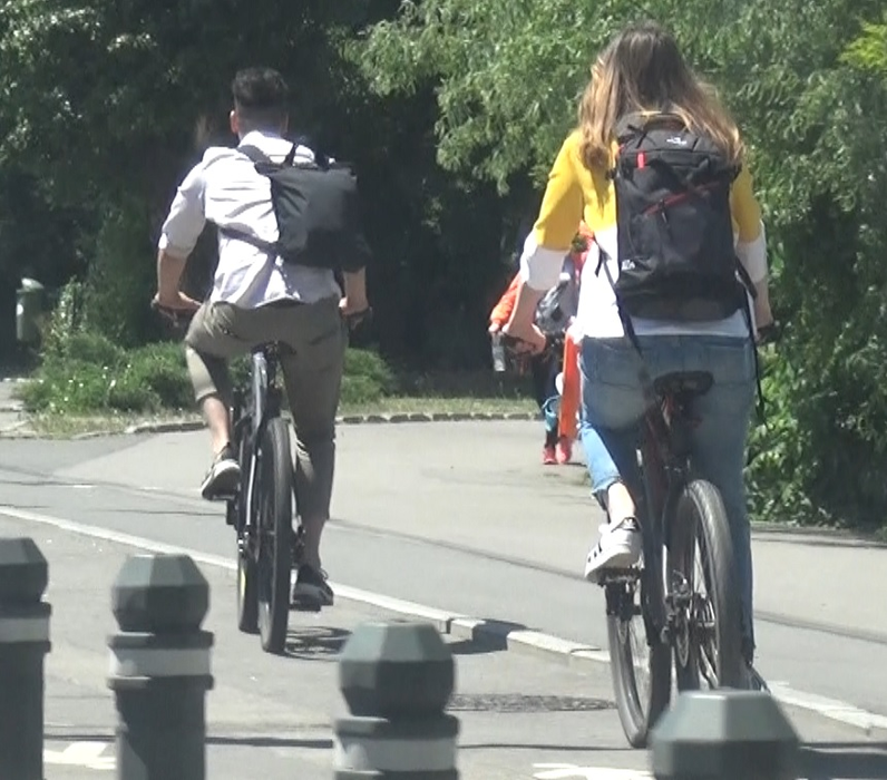 Tudor Chirilă face baie de mulțime cu bicicleta