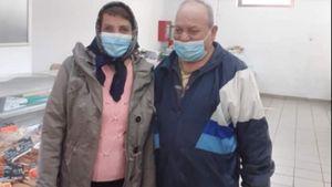 Povestea care va impresiona toți românii. Ce s-a întâmplat cu doi soți, în supermarket, după ce și-au dat seama că-și pot permite numai o pulpă de pui