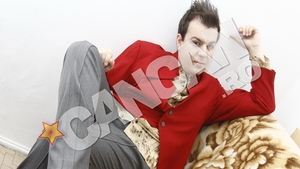 Cantaretul gay s-a imbracat in Craciunita ca sa-si rasfete iubitul! Imaginile care il vor lasa mut pana si pe Mos Craciun