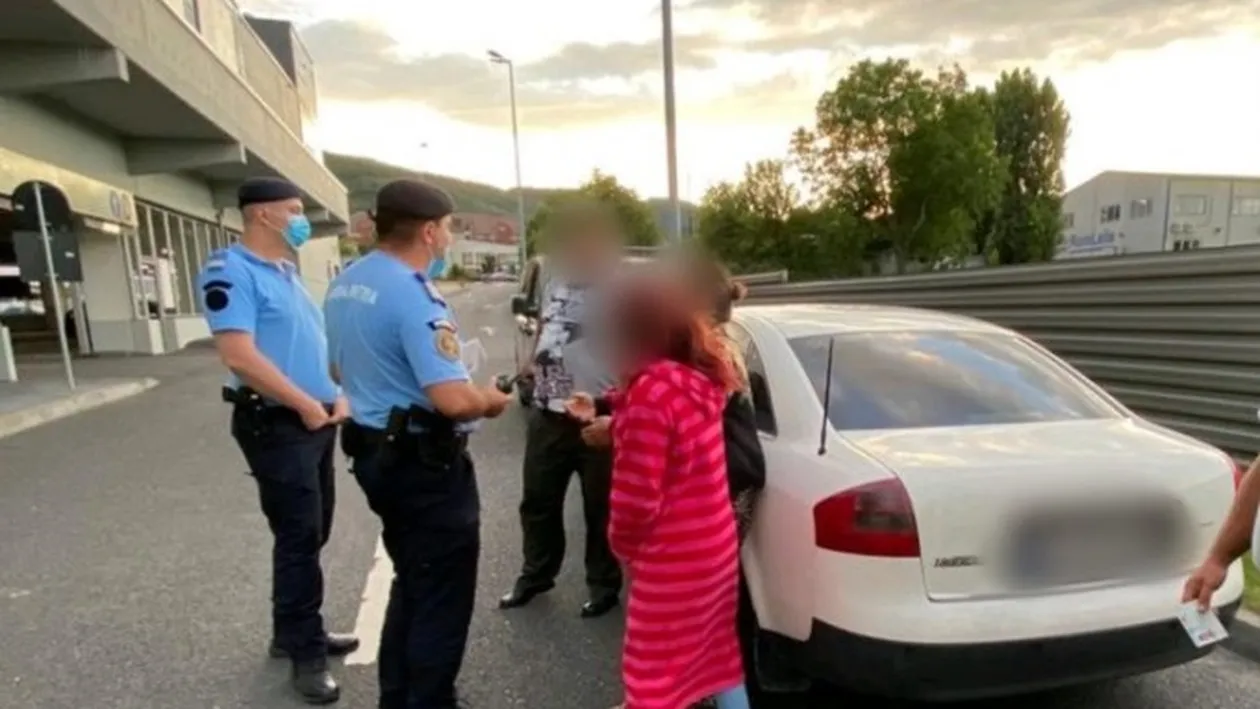 Cazul trist al unui copil, în vârstă de 11 ani, din Râmnicu Vâlcea! Cel mic la cerșit, iar părinții în mașini de lux