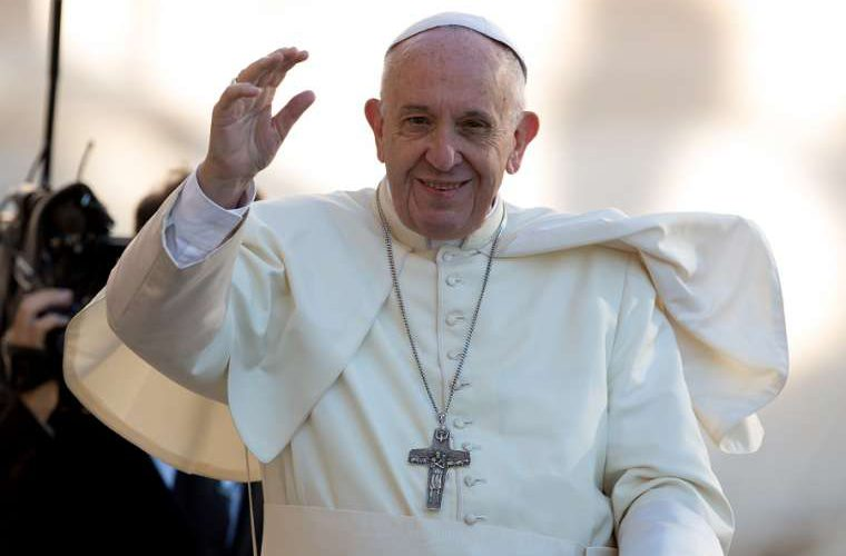 Cum a fost fotografiat un lunetist pe o clădire din Iași, chiar în timp ce Papa Francisc vizita orașul