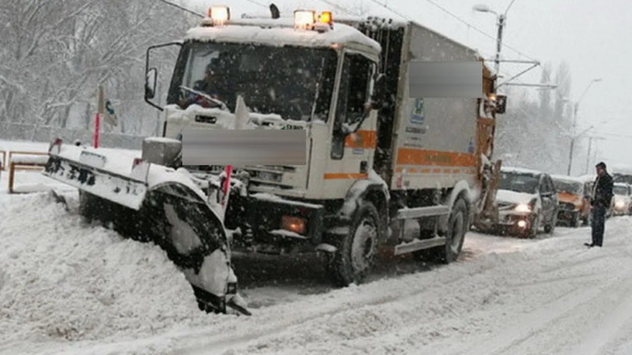 Atentie, au inceput sa cada turturi! Afla ce trebuie sa faci daca gheata iti provoaca daune!