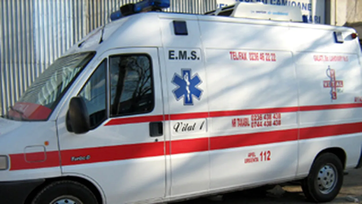 O ambulanta a fost implicata intr-un accident pe DN 71!