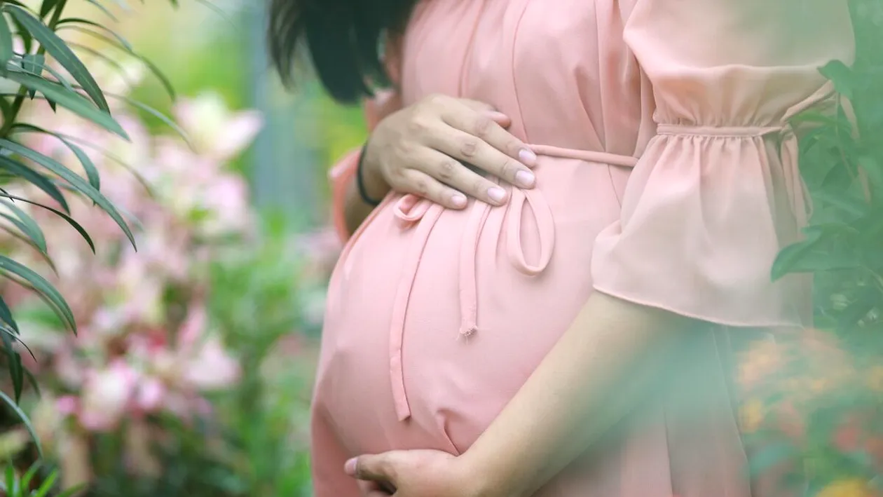 O femeie a născut copilul unui alt cuplu, fără să aibă habar. Cum s-a putut întâmpla așa ceva