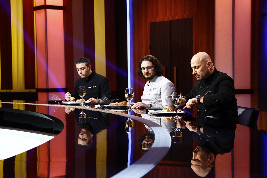 Un tânăr bucătar ajunge la „Chefi la cuțite” datorită iubitei: ,,Am venit aici pentru voi, când v-am văzut la televizor am plâns”