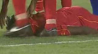 VIDEO Tragedie in Sudan! Un fotbalist a facut infarct pe terenul de fotbal