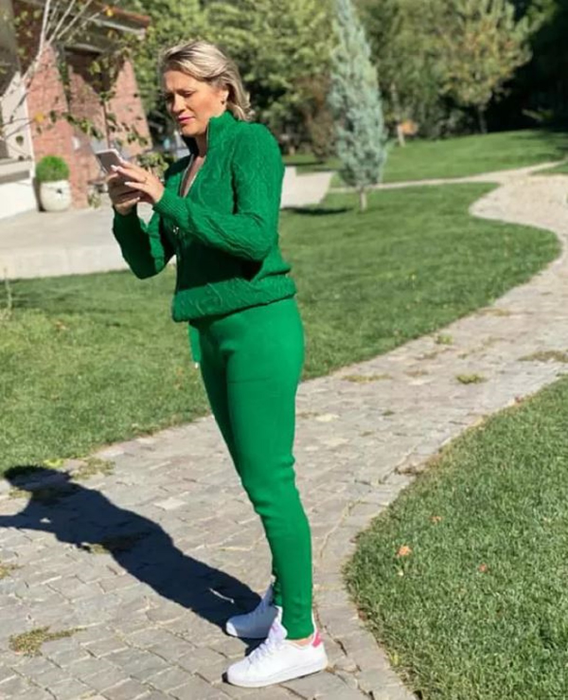 Cum arată casa ca un castel a Mirelei Vaida? Stă lângă pădure şi are o privelişte de vis. FOTO