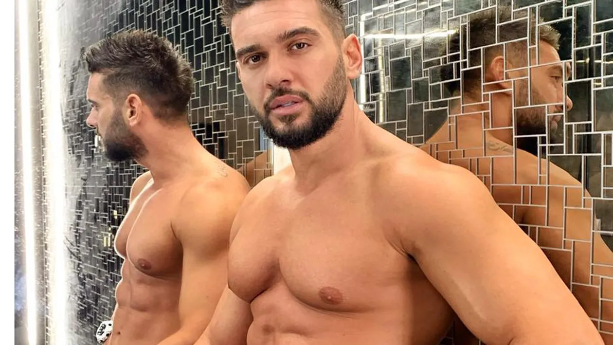 Pe jumătate dezbrăcat, Dorian Popa, selfie HOT în oglindă! Mesajul transmis despre o poziție din timpul unei partide de amor