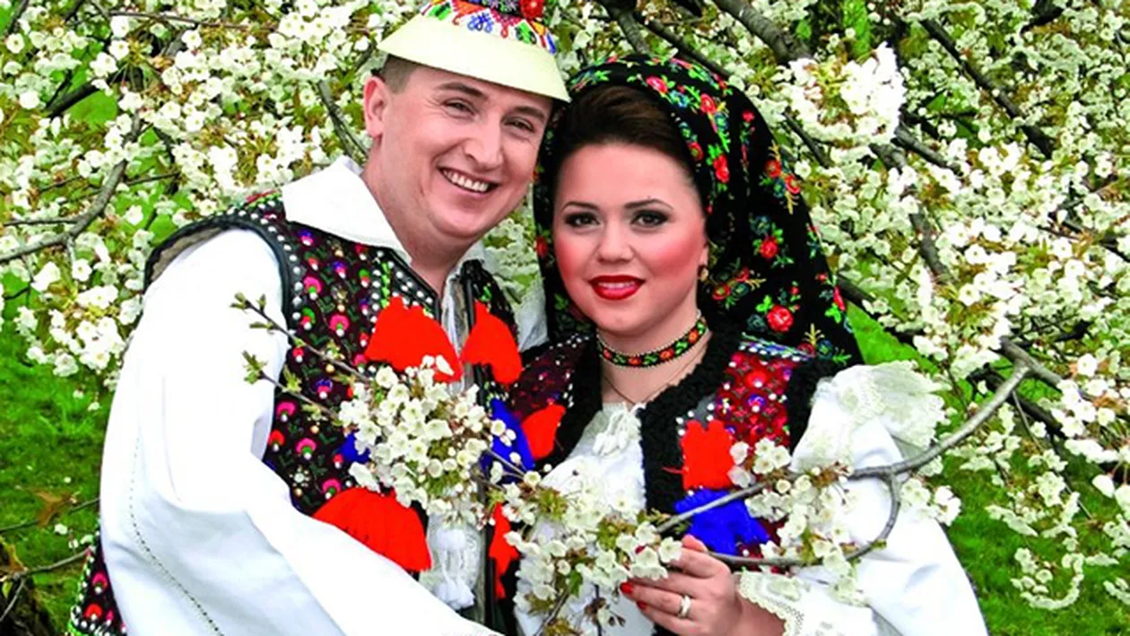 A inceput anul in doliu! Un faimos cantaret din Romania, rapus de durere: mama lui s-a stins din viata